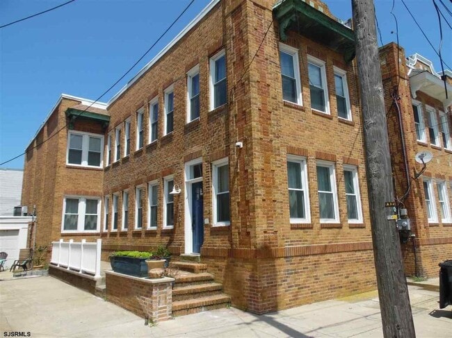 Building Photo - 123 Oriental Ave