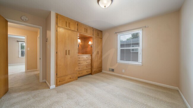 Building Photo - Charming Rancher in Cheyenne Mountain