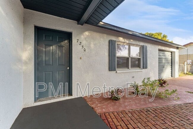 Building Photo - 7250 Applegate Dr