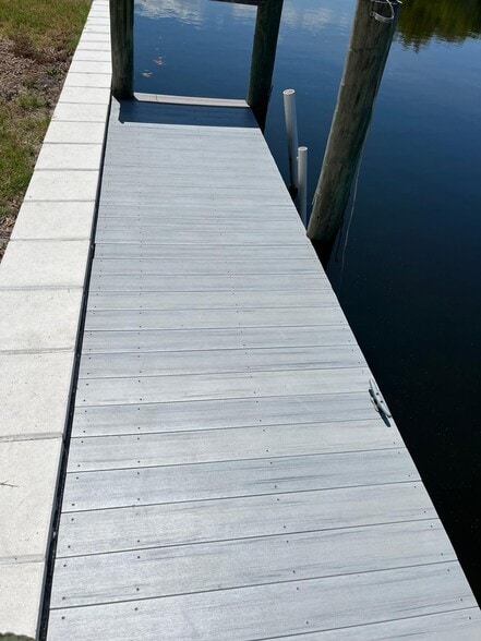 Fishing boating dock - 132 Dowling Ave NE
