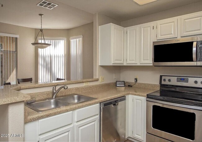 Building Photo - 11375 E Sahuaro Dr