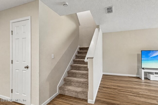Building Photo - 7624 Cocoa Ave