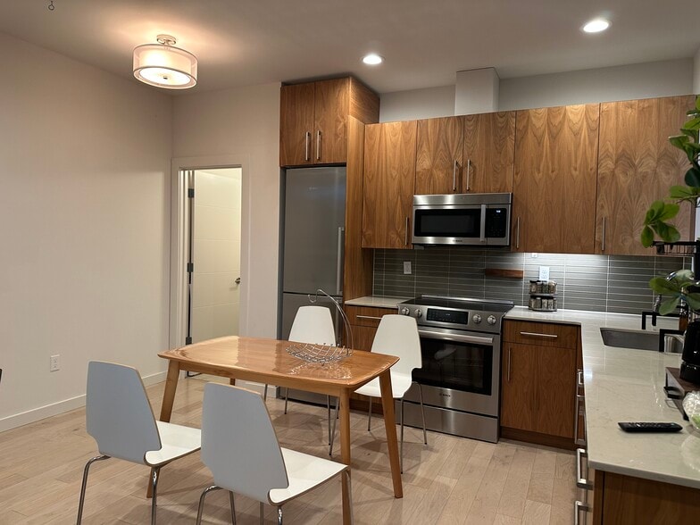 Building Photo - 152 21st Ave E