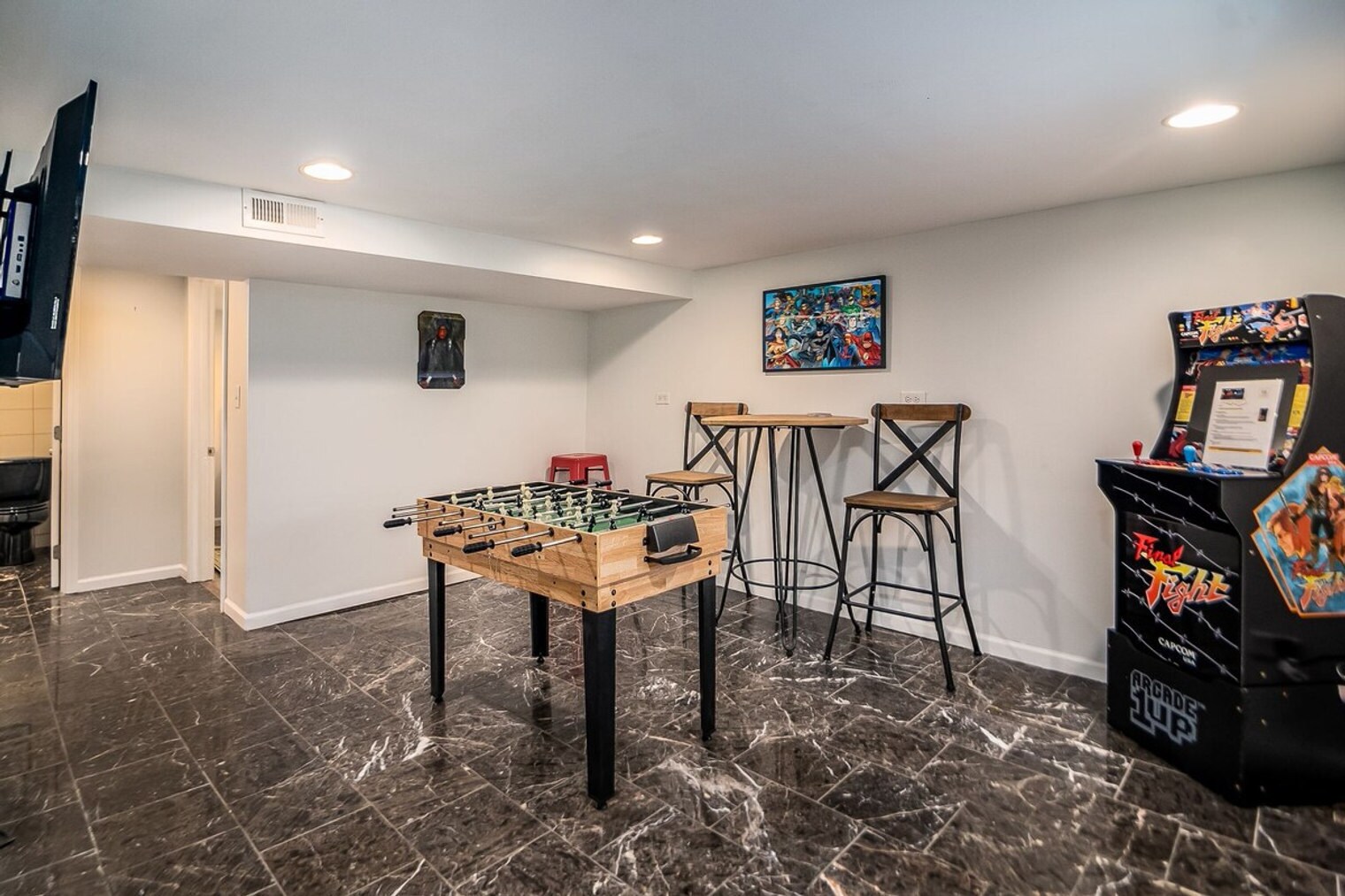 Building Photo - 327 W School St