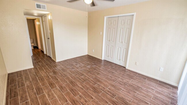 Building Photo - 3035 Walnut Bend Ln