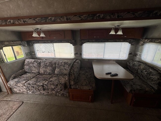 Building Photo - 15482 Mapletree Dr