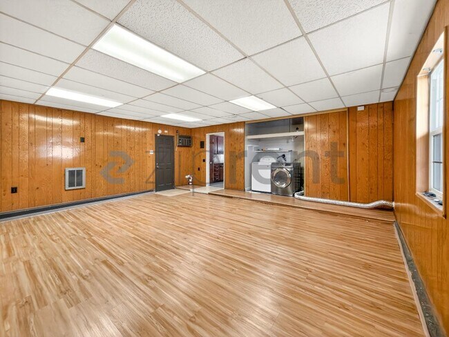 Building Photo - 9534 Swinton Ave