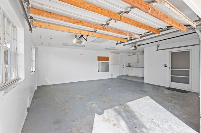 Building Photo - 2671 NE 22nd Ct