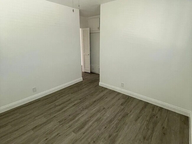 Building Photo - 508 S Catalina Ave