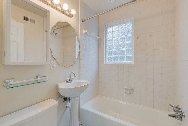 Building Photo - 3bed 2bath West End Home