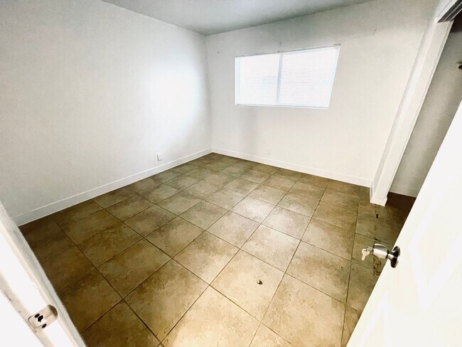 Building Photo - 3351 Brussels St