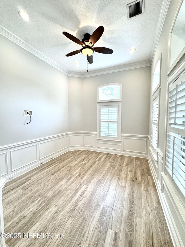 Building Photo - 642 Port Charlotte Dr