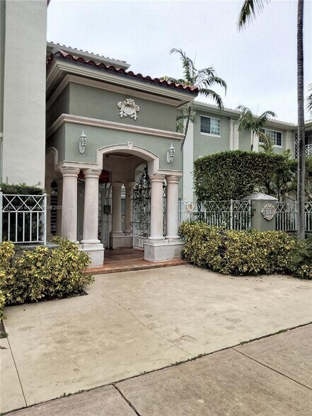 Primary Photo - 45 Antilla Ave