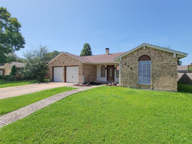 Building Photo - 409 S Travis