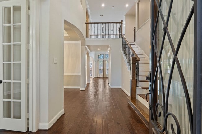 Building Photo - 166 Lindenberry Cir