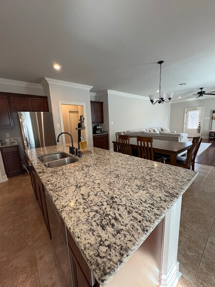 Building Photo - 5753 King Canyon