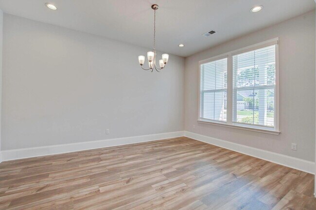 Building Photo - 216 Quimby Hill Dr