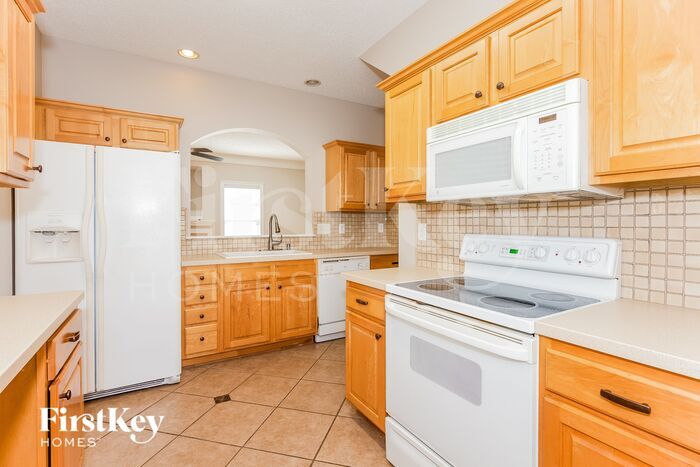 Building Photo - 15824 Robins Way