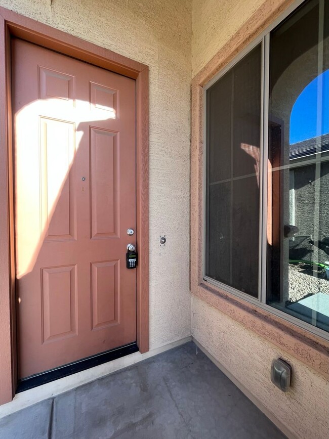 Building Photo - 3 Bedroom Home in the Beacon Heights Commu...