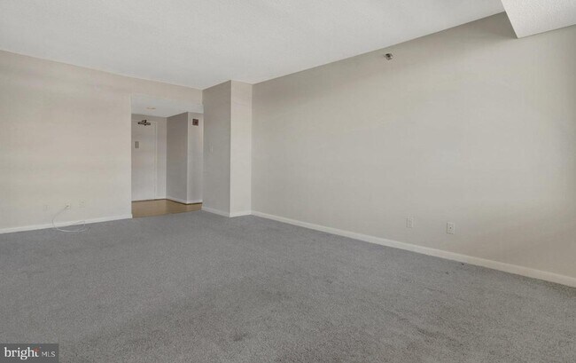 Building Photo - 3709 S George Mason Dr