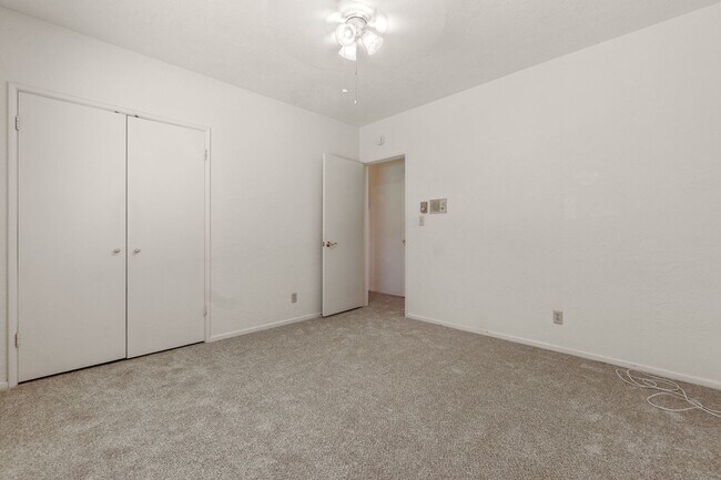 Building Photo - Ocean View Prime Location