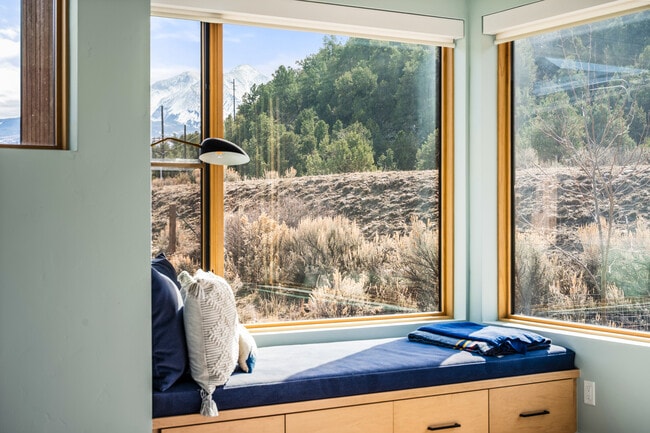 Building Photo - 117 Bowles Dr