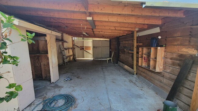 Building Photo - 617 59th Ave Dr W