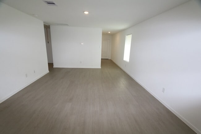 Building Photo - 25303 Leather Leaf Ct