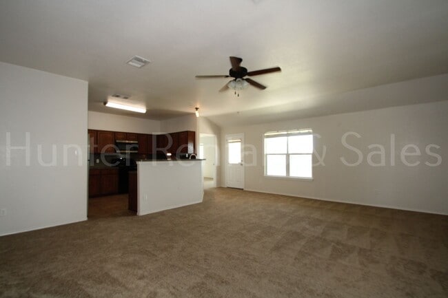 Building Photo - Spacious 4 bedroom in Goodnight Ranch