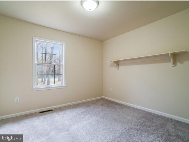 Building Photo - 26185 Independence Rd