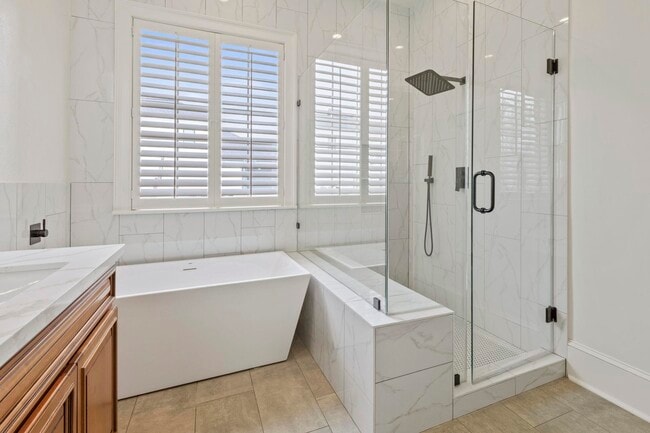 Building Photo - 4329 Edgewater Dr