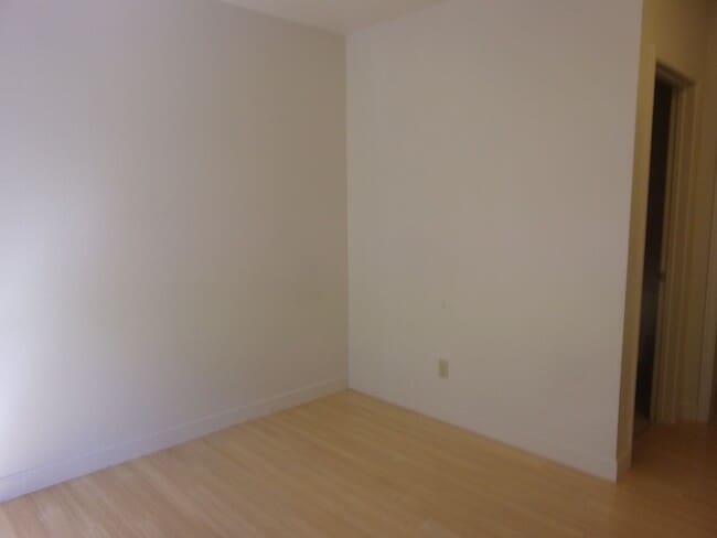 Building Photo - Cambridge Estates