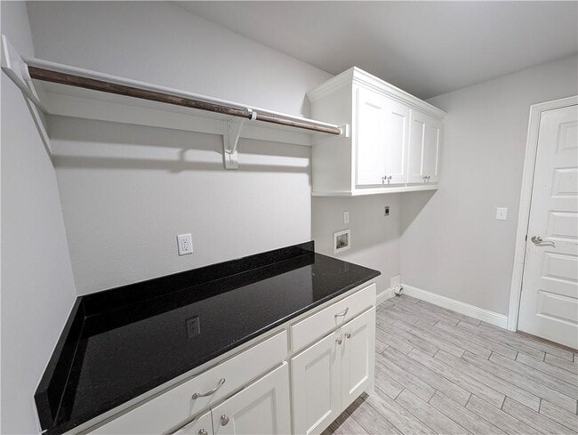 Building Photo - 5602 Sapphire Dr