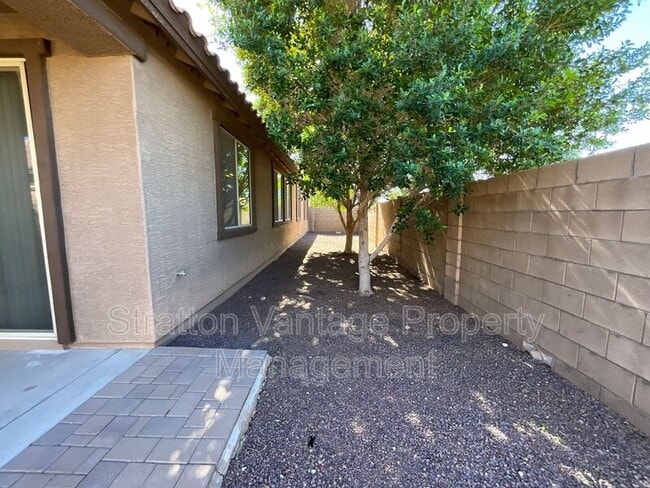 Building Photo - 3432 E Russell St