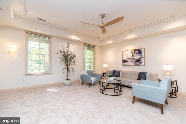 Building Photo - 5812 Hickory Hollow Ln