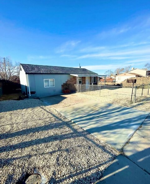 Primary Photo - 2828 E 15th St