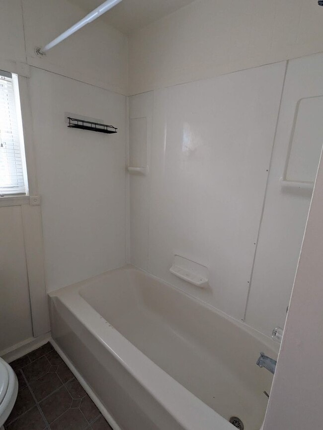 Building Photo - Spacious 3 Bedroom House Available Now!