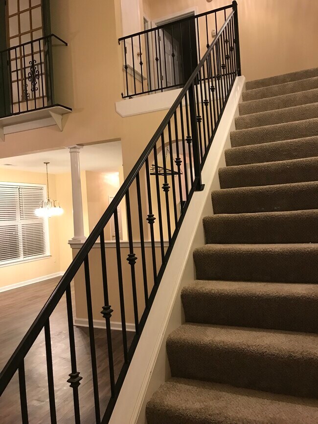 Building Photo - 1317 Island Pl E