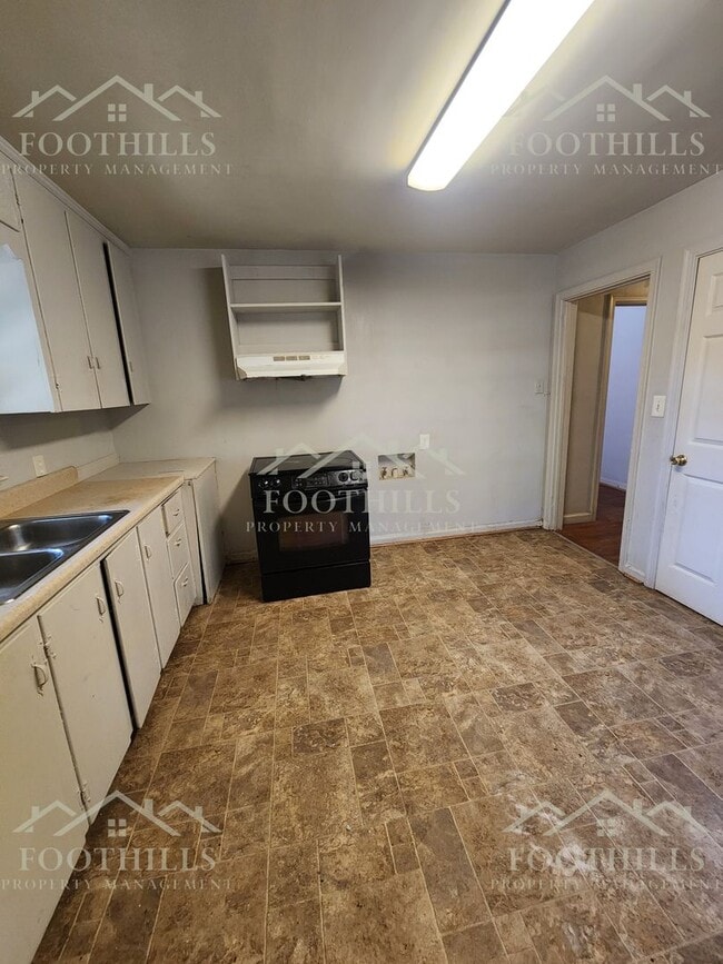 Building Photo - 414-416 Jeb Stuart Ave