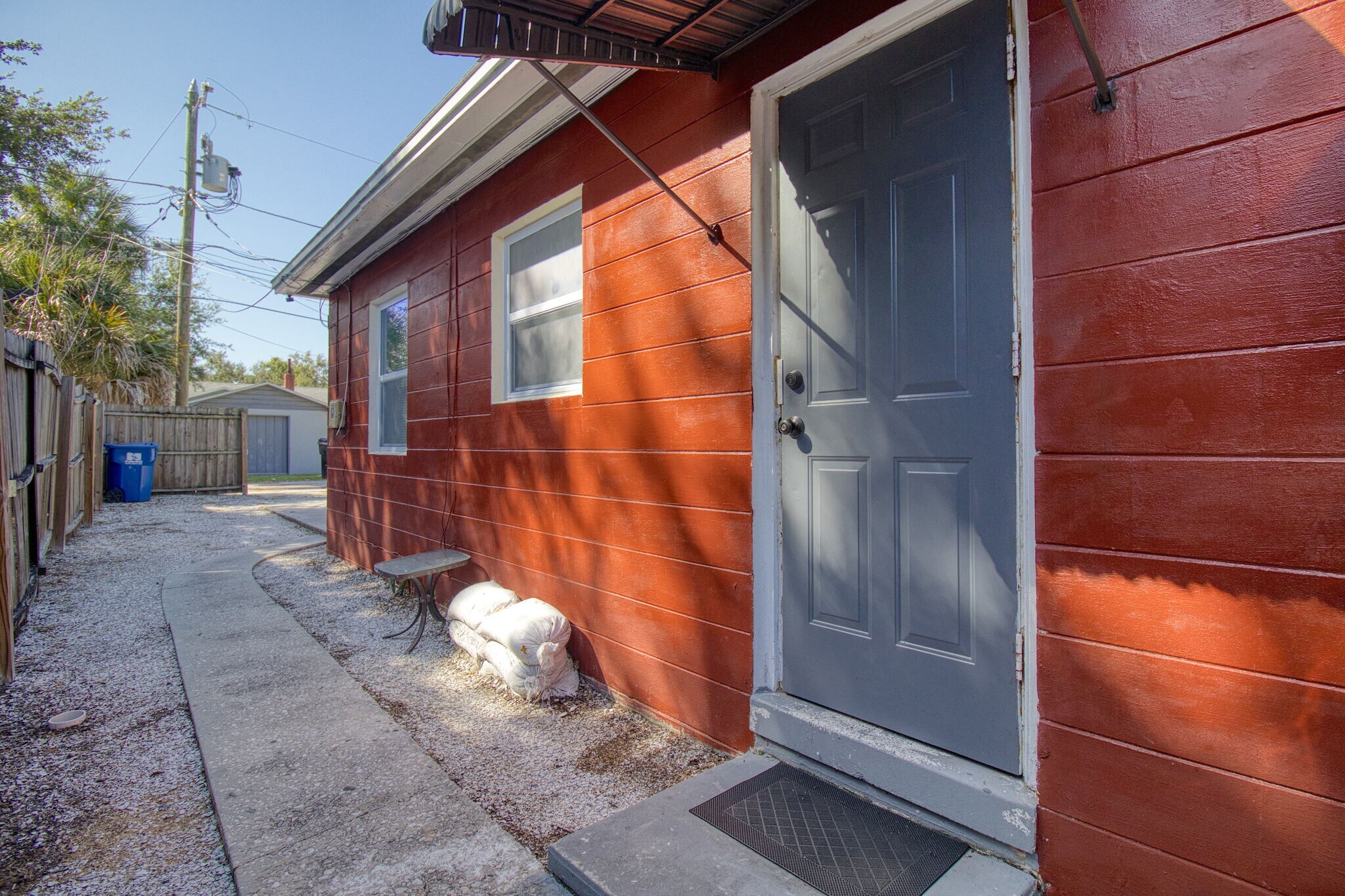 Building Photo - 634 15th Ave S