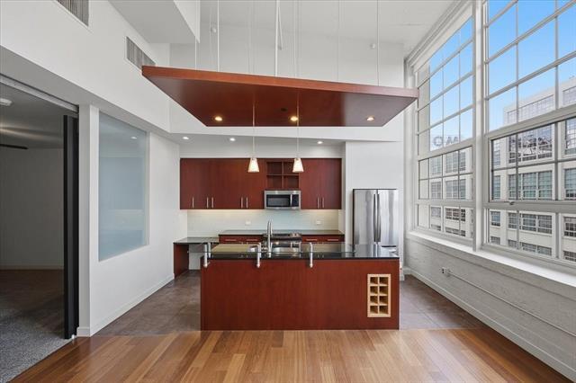 Building Photo - 2600 W 7th St