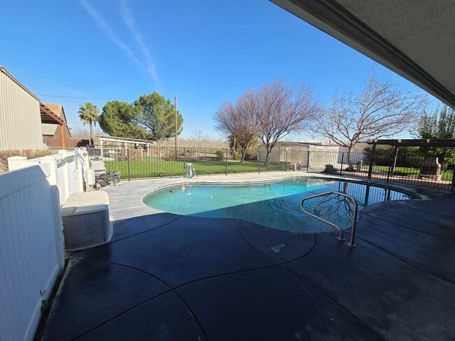 Building Photo - Gorgous 3 Bedroom 2/5 Bath Country Home