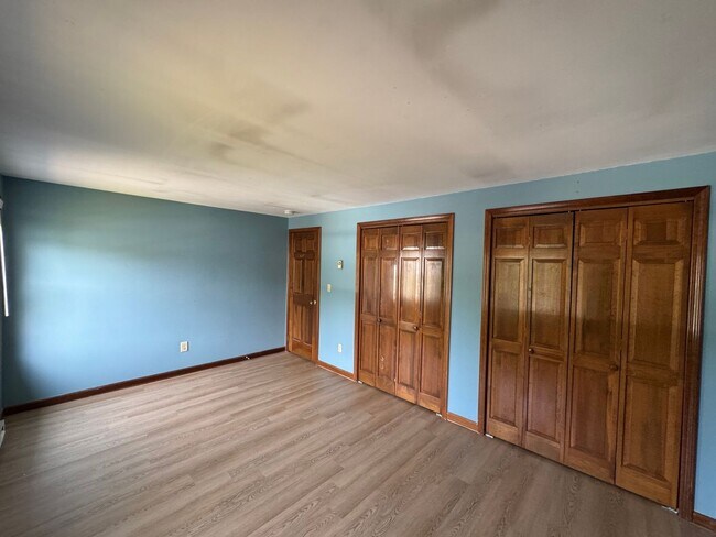 Building Photo - Woburn Townhouse| 2 Bed 1.5 Bath| Availabl...