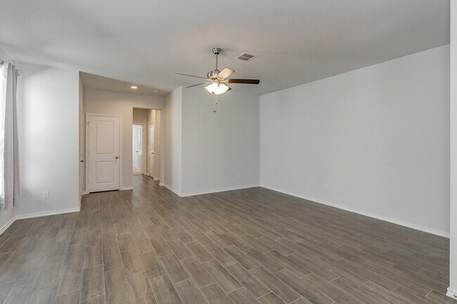 Building Photo - "Beautiful 3-Bedroom 2-Bath Oasis in Forney, TX: Spacious Living!"