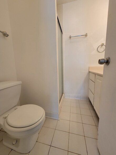 Building Photo - 810 E Shady Way