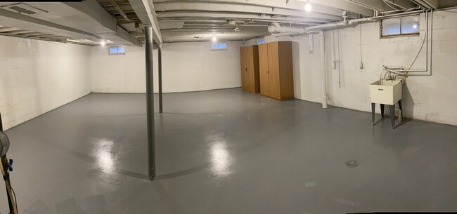 Large Clean Basement - 2608 Gull Rd