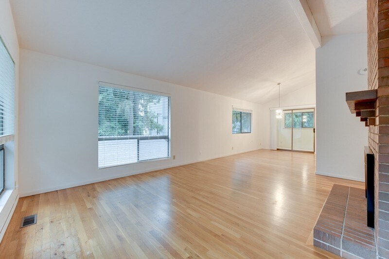 Building Photo - 1614 NE 199th Ct