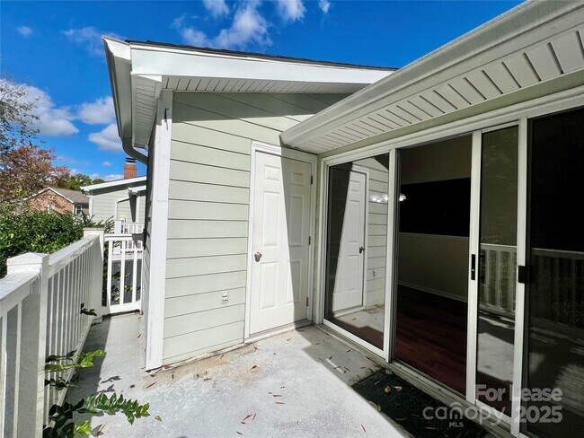 Building Photo - 9476 S Vicksburg Park Ct