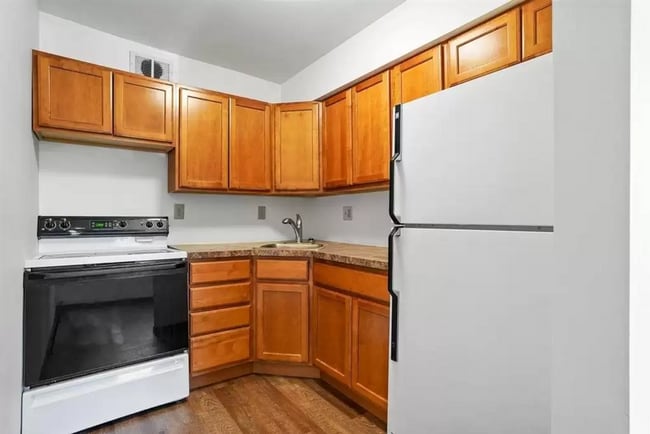 Building Photo - RENT REDUCED - 2 Bedroom (with bonus craft room/ office) Condominium in Coralville.