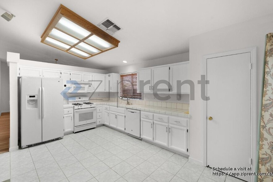 Building Photo - 8361 Delicato Way